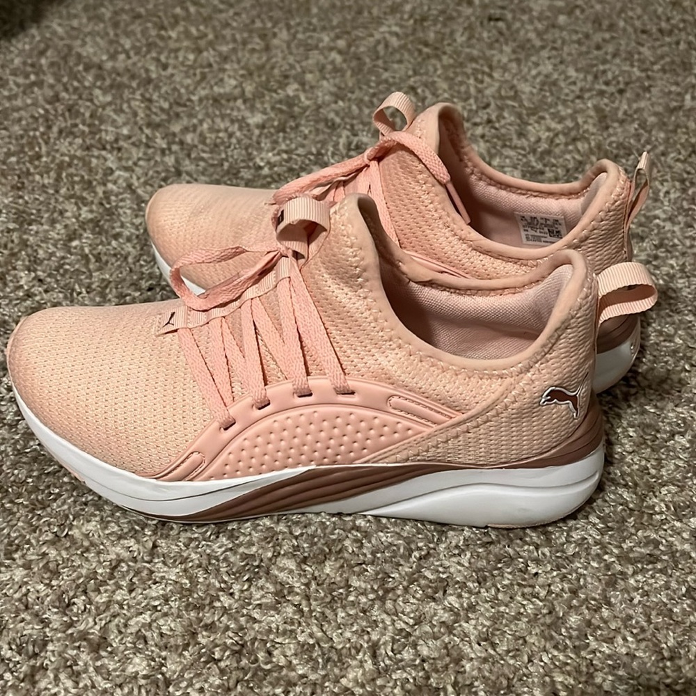 Size 7 Puma shoes. Worn once.
